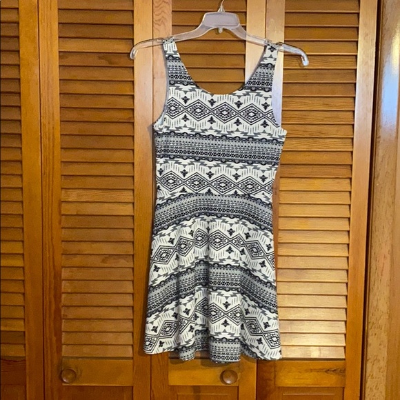 H&M Dresses & Skirts - H&M black and white dress - Size 10